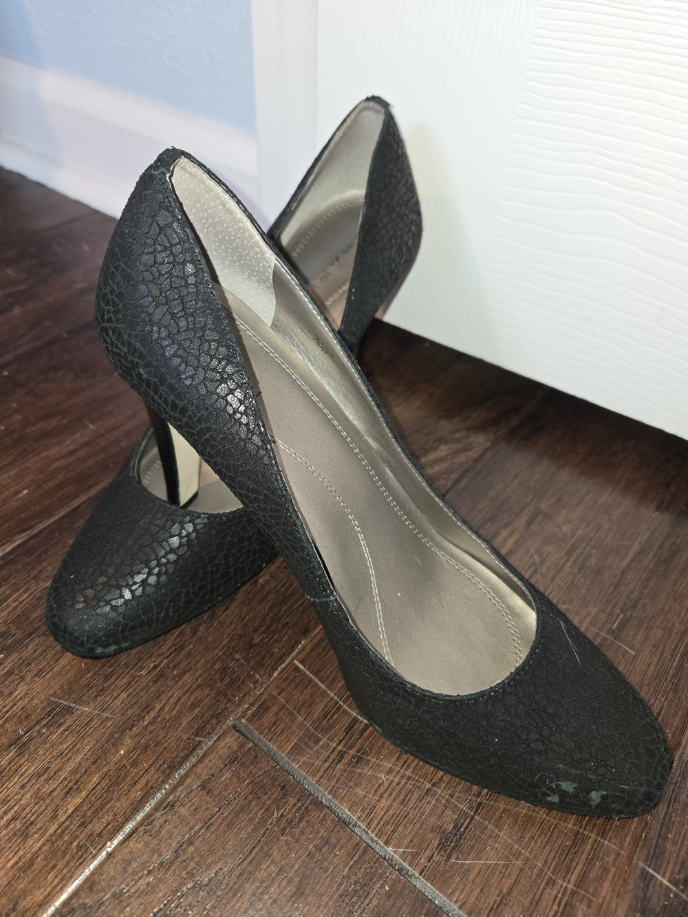 Tahari Black Women's Pointed Toe High Heels